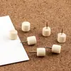 Chinchetas cilíndricas de madera natural en caja, ideales para tablones de corcho; chinchetas decorativas creativas para jardines de infancia.