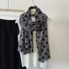 2026 Bufanda Nueva Mujer Otoño Invierno Estilo Francés Elegante Versátil Delgada Lunares Sarga Terciopelo Algodón Lino Tacto Chal Largo