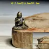 Estilo Étnico Retro Cobre Pequeños Adornos del Dios de la Riqueza Mini Antiguo Viejo Estilo Tibetano Negro Dios de la Riqueza Colgante Portátil Amuletos