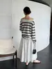 Simple y Elegante, Revela la Clavícula, Camisa de Punto Rayada Hombros Descubiertos, Estilo Holgado y Relajado, Top de Lino Tencel Amigable con la Piel 01500