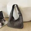 2025 Bolsos Nuevos con Remaches para Mujer Diseño Retro de Nicho Bolso de Hombro Gran Capacidad Bolso de Mano Casual para Viajes Diarios