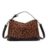 Bolsa de Almofada de Pelúcia Camurçada Ponto Cruz Feminina Pequena de Mão 2026 Outono/Inverno Novo Estilo Moda Versátil para o Dia a Dia Bolsa Transversal