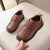 Sapatos Casuais Pretos para Meninos, Estilo Britânico, com Cadarço e Velcro, Novos para Primavera e Outono, Material de Couro, Antiderrapantes, Respiráveis, de Alta Performance