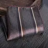 Lenço Quadrado Dobrável Formal de Negócios Masculino Novo em Estoque 23cm Jacquard Tingido em Fio Paisley Borgonha