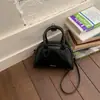 Bolsa Pillow de Design Nicho para Mulheres 2026 Novo Modelo Bolsa de Mão de Luxo Leve Bolsa de Ombro Transversal Estilo Coreano Casual com um Toque de Alta Qualidade