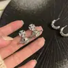 Pendientes de Botón Elegantes de Media Luna Sencillos con Circonita de Diamante Completo Empress Saturn Pendientes de Cruz Versátiles Ligeramente Lujosos de Luz Joyería