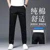 Pantalones Casuales de Gama Alta Color Verde Claro para Hombre 2026 Nuevo Otoño Nuevos Pantalones Largos Elásticos Rectos Ajustados para Hombre