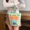 Venta al por mayor del fabricante Bolso de mano artístico de moda Bolso de lona Bolso tipo cubo de gran capacidad para mujer 2026 Nuevo Bolso para almuerzo de trabajo