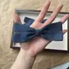 Moda Pinza de Pelo de Lazo de Mezclilla Cruz Grande Funda para Teléfono Móvil Equipaje Zapatos Calcetines Zuecos Flor para Zapatos Accesorios Decoración DIY