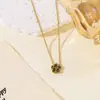 Collar de Trébol de Cinco Hojas Colorido, Acero de Titanio que no se decolora para Mujer, Versátil y de Moda, Trébol de Cuatro Hojas, Nácar, Venta al por Mayor de Trébol de Cinco Hojas