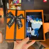 Llavero colgante de ramo de lana para el Día del Maestro, un accesorio de bolso de ramo de rosas, regalo para maestros durante la temporada de regreso a clases