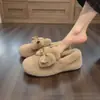 Zapatos de pelo blanco esponjoso para mujer, calzado de invierno para exteriores, nuevo estilo 2026, mocasines slip-on con lazo, zapatos de algodón con forro de felpa