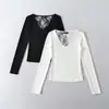 Camiseta Feminina Purely Sexy com Patchwork de Renda Costas Abertas Manga Longa, Top Base Elegante e Versátil de Corte Justo para Primavera