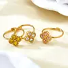 Anillo de Acero de Titanio para Mujer Estilo Coreano Flor de Cuatro Hojas Lujo Accesible Clásico Incrustado de Diamantes Versátil Elegante de Alta Gama Joyería de Mano