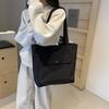 Bolsa feminina 2024 primavera nova grande capacidade nylon Butt Bolsa feminina transfronteiriça moderna ombro portátil bolsa tutorial