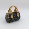 Mini bolso pequeño colgante bolsa para muñeca bolsa para auriculares bolsa portatarjetas de identificación monedero lindo con amuleto bolso de mano pequeño versátil