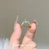 Anillos de Diamantes Brillantes de Lujo Ligero y Exquisitos, Apilables y de Moda, Versátiles y Elegantes, con un Diseño Sofisticado y una Sensación de Alta Gama, Adecuados para el Uso Diario