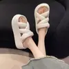 Chinelos estilosos com sola grossa para mulheres, novo modelo primavera 2024, EVA, adequados para combinar com saias, sandálias de praia super populares