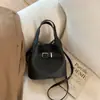 Bolsa de Ombro Grande de Couro Coreana de Nicho para o Dia a Dia com uma Bolsa Pequena Dentro, Novo Modelo de Inverno, Bolsa Transversal Texturizada Estilo Coreano Bolsa Saco