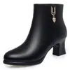 Botines elegantes de punta redonda, tacón grueso negro, perfectos para otoño e invierno, añadiendo altura y estilo, botas de moda para mujeres petite, con cremallera lateral