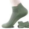 Calcetines para Hombre de Verano Finos Deportivos de Malla Transpirables Absorbentes de Sudor Antibacterianos y Desodorantes Color Sólido Versátiles Bajos Invisibles Tipo Barco