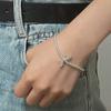 Pulsera retro de lujo ligera de estilo francés para mujer, diseño de nicho, personalidad avanzada, estilo simple y frío, joyería exquisita y afortunada.