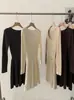 Vestido de Punto Base Omalai para Mujer Otoño e Invierno Nuevo Aspecto Adelgazante Cuello en U Vestido Suéter de Cintura Alta Disparo Real 5806