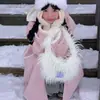 2025 Engrosado y de Terciopelo Cálido Nuevo Estilo Super Bonito Abrigo Otoño e Invierno Amarillo Leche Botón de Cuerno Abrigo de Lana de Longitud Media