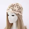 Gorro de Punto con Colgante de Perla Estilo Étnico Retro para Mujer, Elegante Gorro Pulóver de Flor Hueca, Gorro de Ganchillo para la Cabeza