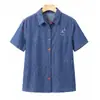 Camisa jeans bordada de algodão puro para mulheres de meia-idade e idosas, de manga curta, novo estilo de verão, camisa 100% algodão, cardigã fino da moda