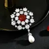 Popular Joyería Europea y Americana Lujo Completo Diamante Circonita Forma de Gota Guirnalda de Perlas Broche Flor Pin Joyería para Mujeres