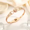 Pulseira de aço titânio borboleta fosca vazada, pulseira de mola de luxo leve cravejada de diamantes, versátil e que não desbota, acessório requintado para o dia a dia