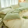 Venta al por mayor de fábrica Juego de cuatro piezas de algodón lavado de color liso Funda de edredón cepillada simple Estilo Ins Sábana de cama Juego de ropa de cama de tres piezas 3