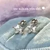 Pendientes de botón de estrella de cinco puntas con incrustaciones de diamante de plata de ley S925 Ou Ni Han para mujer Moda de alta gama Estilo Ins Tachuelas de hueso de oreja de estrella de circón