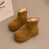 Botas de neve femininas com sola grossa, novo estilo outono/inverno 2026, forradas com fleece e espessadas para aquecimento, botas curtas versáteis, com aumento de altura, adequadas para mulheres baixinhas, sapatos de algodão