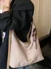 Bolsa de mano casual y minimalista de estilo coreano para mujer, perfecta para ir al trabajo, con un diseño retro, alto atractivo estético y una correa de hombro a la moda - la nueva colección otoño 2026