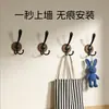 Ganchos Duplos Alto e Baixo de Madeira de Nogueira para Pendurar Roupas, Ganchos Adesivos Sem Furo para Entrada, Atrás da Porta, Parede, Quarto, para Pendurar Roupas e Chapéus