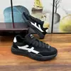 Nuevos zapatos deportivos para hombre con parte superior de malla y suela blanda, zapatillas de running versátiles, estilo coreano, modernos, sencillos y ligeros, zapatos casuales para hombre