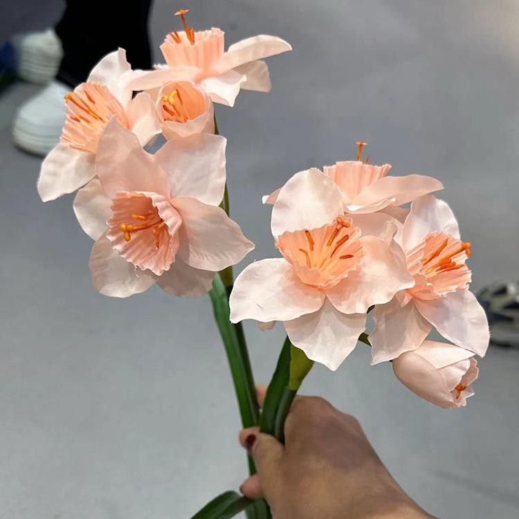 加密把束水仙花-皮粉.jpg