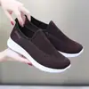 Sapatos de Pano Velho de Pequim para Mulheres 2026 Novo Modelo Transfronteiriço para Mães de Meia-Idade e Idosas, Sapato Casual Respirável Slip-On de Solado Macio para Exportação