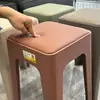 Banqueta de Plástico Estilo Luxo Leve para Uso Doméstico, Extra Grossa, Moderna e Simples, Empilhável, Confortável para Sentar por Longos Períodos, Banqueta Alta, Banco