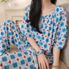 Pijama Familiar de Algodón y Seda para Mujer para Primavera, Otoño y Verano, Estilo Nuevo con Mangas Tres Cuartos y Pantalones Largos, Hecho de Algodón Artificial, Adecuado para Usar al Aire Libre, Conjunto Estampado