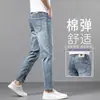 Jeans cropped de seda gelada de alta qualidade para homens, corte justo, calças finas de Tencel stretch 9 pontos para o verão 2026