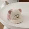 Gorro de otoño para bebé estilo coreano gorra de béisbol para niños pequeños oso de dibujos animados lindo lana de cordero visera suave gorra de béisbol para exportación