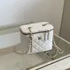 Moda Otoño 2026 Nuevo Bolso Pequeño Acolchado de Camelia con Cadena Caja para Cosméticos Bolso de Hombro Cruzado Mini para Mujer