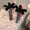 Otoño e invierno 2023 nuevo de alta calidad lujo ligero negro estilo Chanel lazo de terciopelo clip pinza de pico de pato con diamantes de imitación gris