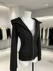 Sudadera con capucha rosa ajustada, chaqueta corta para mujer, atuendo estilo coreano para principios de otoño de 2026, top que ciñe la cintura