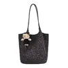 Bolso de hombro para el trabajo de moda versátil de gran capacidad con estampado de leopardo para otoño, bolso tote casual de nicho simple retro