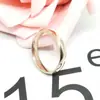 Anillo de Acero Inoxidable Brillante con Superficie de Arco de Diamantes, Joyería de Moda y Sencilla para Parejas al por Mayor, Moda Minimalista para Parejas, Adecuado para el Uso Diario