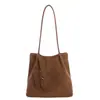 Bolsa Retro Fosca Feminina Grande Capacidade Moda Outono 2025 Ombro Único Bolsa para Sogra Bolsa Tote Casual para Roupas de Trabalho